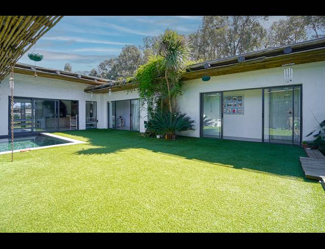 5 BEDROOM HOUSE FOR SALE IN MORNING STAR
